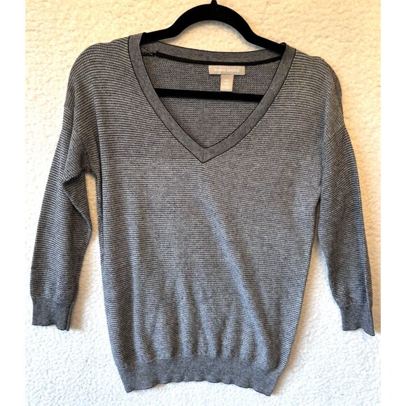 BANANA REPUBLIC Pullover V-Neck Gray Knit Sweater Women's Size‎ XS Silk Blend - Picture 4 of 9